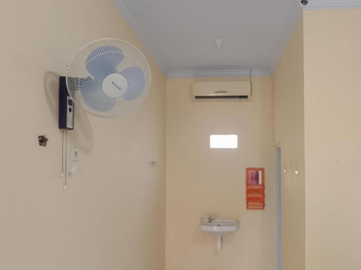 Zulfina Homestay Syariah Mitra Reddoorz Banyuwangi  Dış mekan fotoğraf