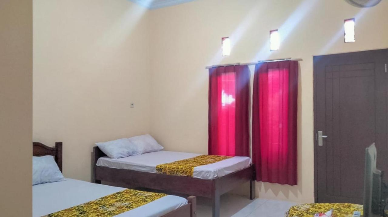 Zulfina Homestay Syariah Mitra Reddoorz Banyuwangi  Dış mekan fotoğraf