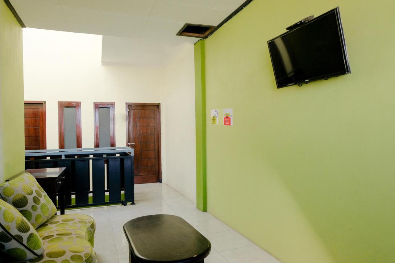 Zulfina Homestay Syariah Mitra Reddoorz Banyuwangi  Dış mekan fotoğraf